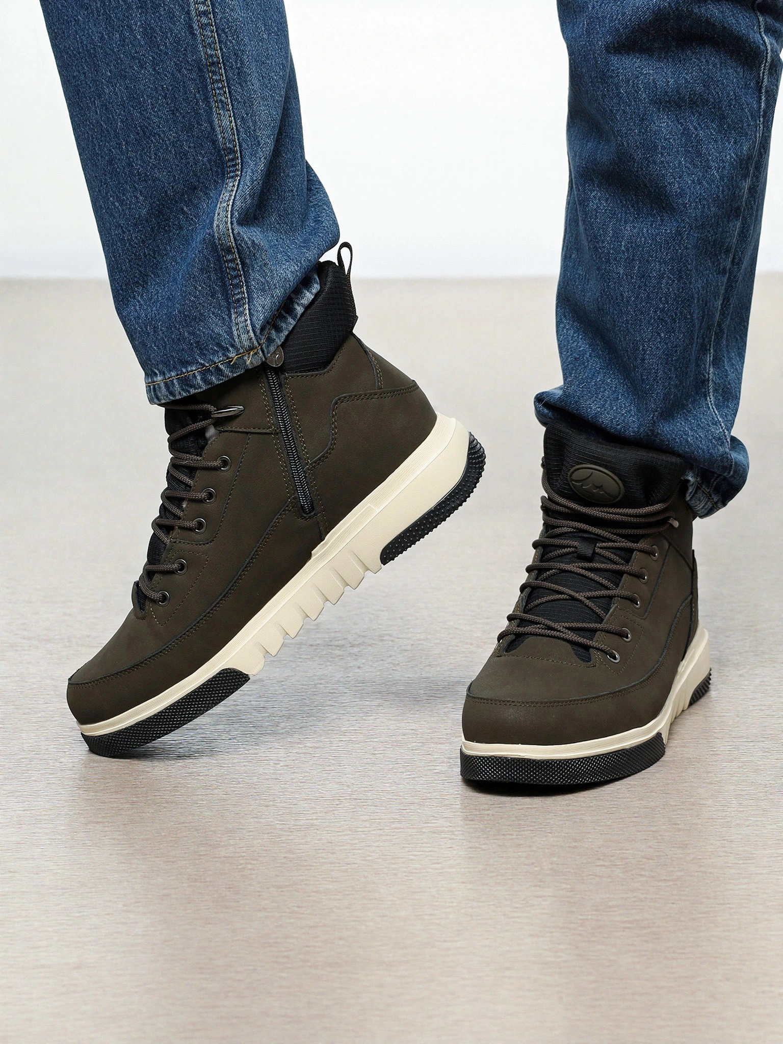 Ботинки комбинированные цвета хаки на контрастной средней подошве